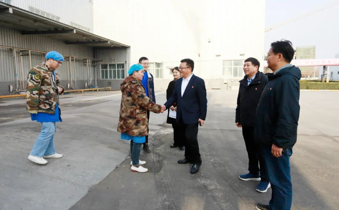 新春慰問送關(guān)懷——集團(tuán)黨委書記、董事長慰問春節(jié)期間堅守崗位的一線職工