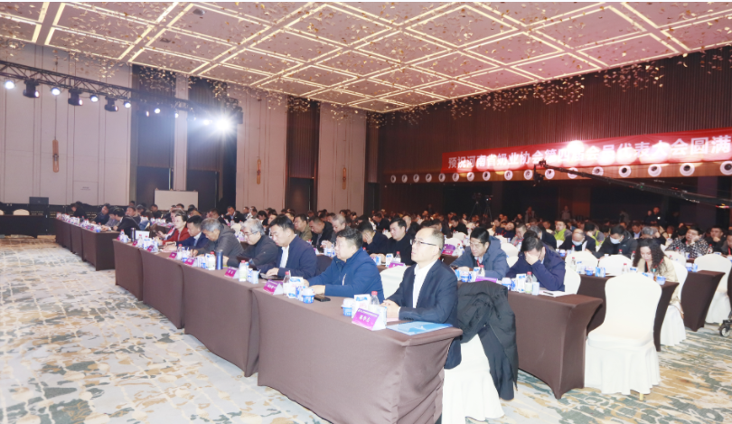 河南奶業(yè)發(fā)展啟航新征程——花花牛乳業(yè)集團黨委書記、董事長唐洪峰當選河南省奶業(yè)協(xié)會會長