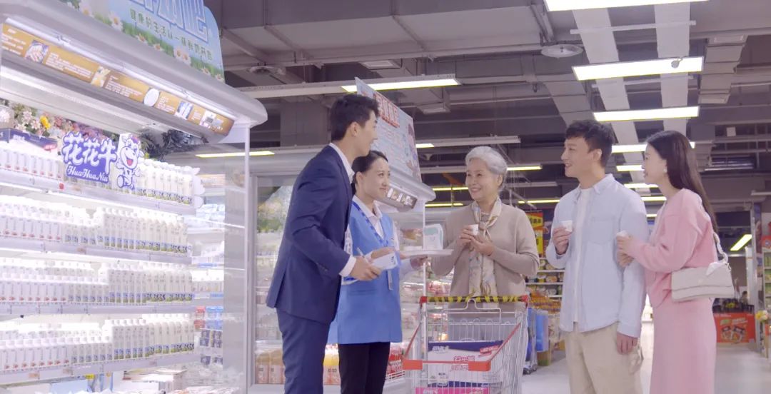 點贊！河南日報要聞02版——報道花花牛乳業(yè)集團(tuán)鄭州分公司乳制品生產(chǎn)場景，彰顯花花牛乳業(yè)集團(tuán)發(fā)展新活力