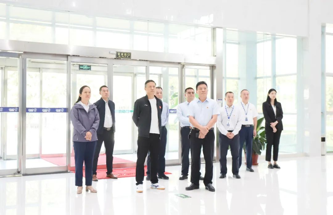 快樂過“雙節(jié)”，安全不放假｜河南農(nóng)投集團(tuán)黨委書記、董事長(zhǎng)李曉寰一行蒞臨花花牛乳業(yè)集團(tuán)開展“雙節(jié)”安全生產(chǎn)大檢查活動(dòng)并慰問一線職工、