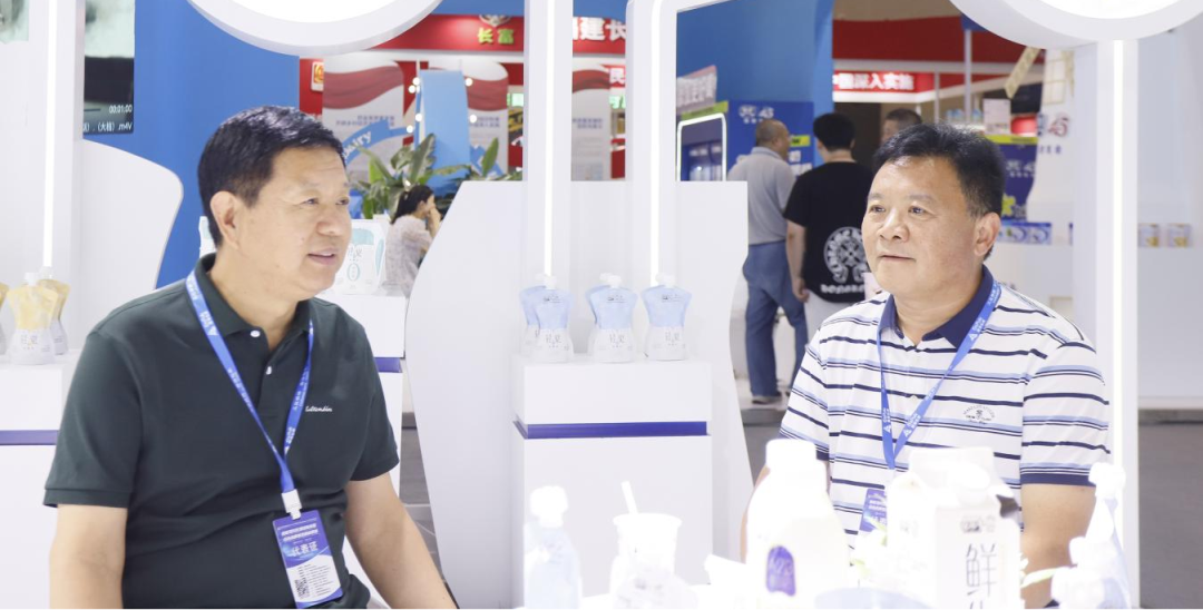 啟航新征程 點(diǎn)亮新賽道丨花花牛乳業(yè)集團(tuán)參加第十四屆中國奶業(yè)大會(huì)暨D20峰會(huì)，榮獲“中國乳制品生產(chǎn)企業(yè)現(xiàn)代化等級5A級”評定殊榮