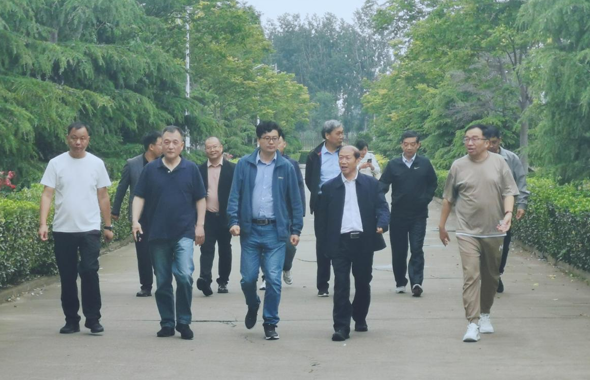 花花牛丨河南農(nóng)業(yè)大學(xué)黨委副書記、校長介曉磊一行蒞臨花花牛河南瑞亞參觀調(diào)研