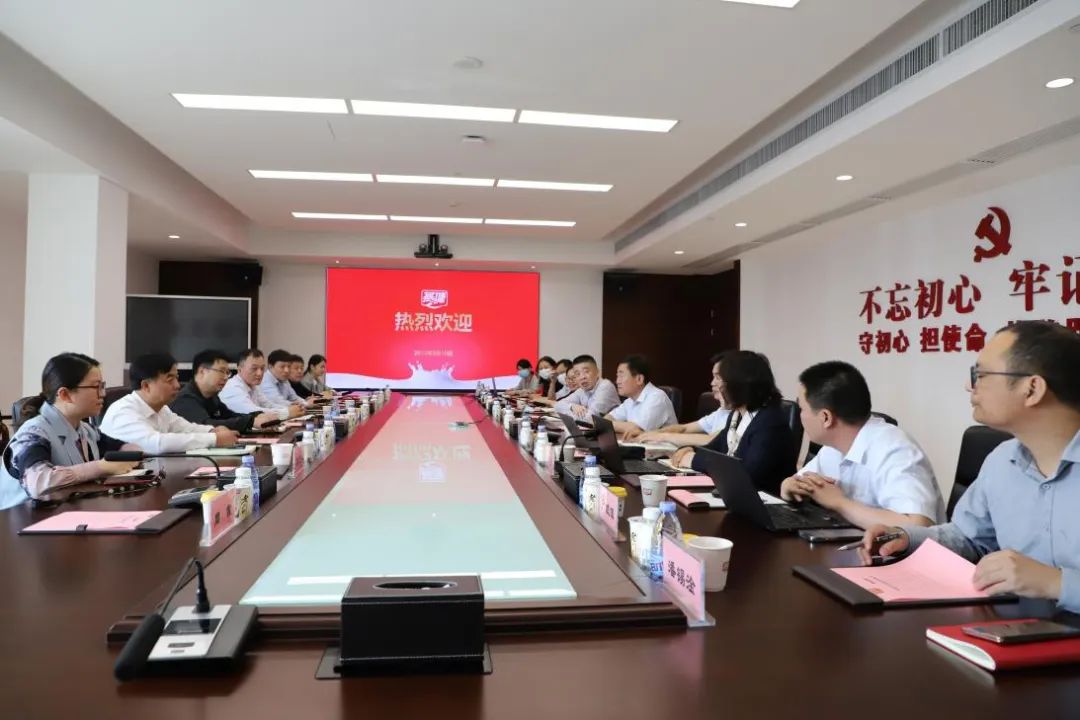 交流促提升 互動謀發(fā)展|花花牛乳業(yè)集團總裁楊永帶隊分別赴廣東燕塘乳業(yè)及越秀風行乳業(yè)參觀交流 交流促提升 互動謀發(fā)展|花花牛乳業(yè)集團總裁楊永帶隊分別赴廣東燕塘乳業(yè)及越秀風行乳業(yè)參觀交流