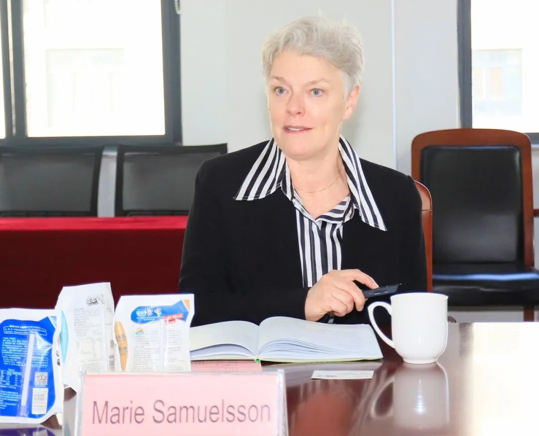 深化合作交流 互信共贏發(fā)展丨瑞典愛(ài)克林公司首席執(zhí)行官 Ms.Marie Samuelsson 一行蒞臨花花牛乳業(yè)集團(tuán)參觀座談