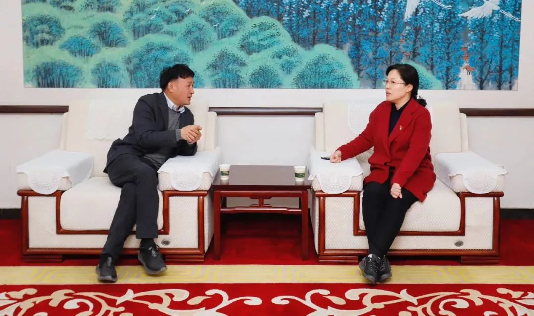 發(fā)揮產(chǎn)業(yè)優(yōu)勢(shì) 助力鄉(xiāng)村振興 | 民權(quán)縣委副書記、縣長(zhǎng)王靜嫻會(huì)見關(guān)曉彥董事長(zhǎng)一行