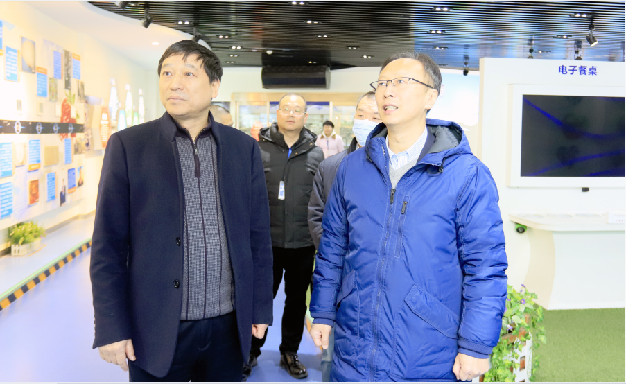 花花牛丨東北農(nóng)大食品學(xué)院院長、中原食品實(shí)驗(yàn)室首席科學(xué)家姜毓君教授蒞臨花花牛乳業(yè)集團(tuán)調(diào)研