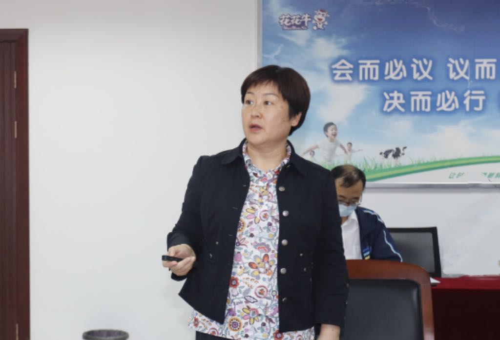 繼往開來 · 再創(chuàng)輝煌 | 花花牛乳業(yè)集團召開9月營銷、養(yǎng)殖及飼料月度經(jīng)營工作會議