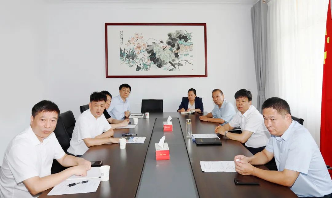 新蔡縣委書(shū)記邵奉公會(huì)見(jiàn)關(guān)曉彥董事長(zhǎng)一行