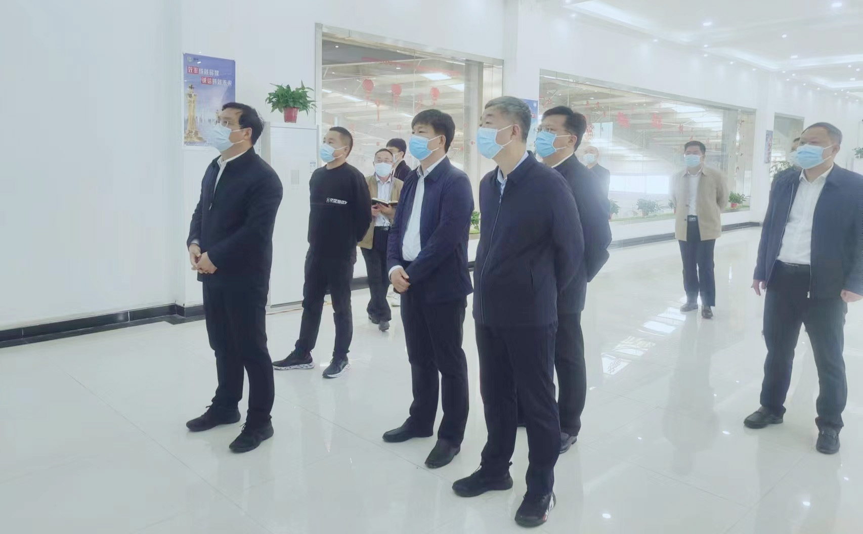 駐馬店市委副書(shū)記、市長(zhǎng)李躍勇一行 蒞臨花花牛乳業(yè)集團(tuán)新蔡豫信瑞亞牧場(chǎng)調(diào)研