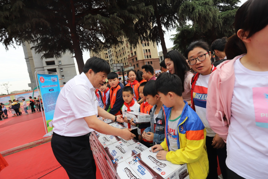 花花牛|六一關愛兒童，讓愛灑滿人間