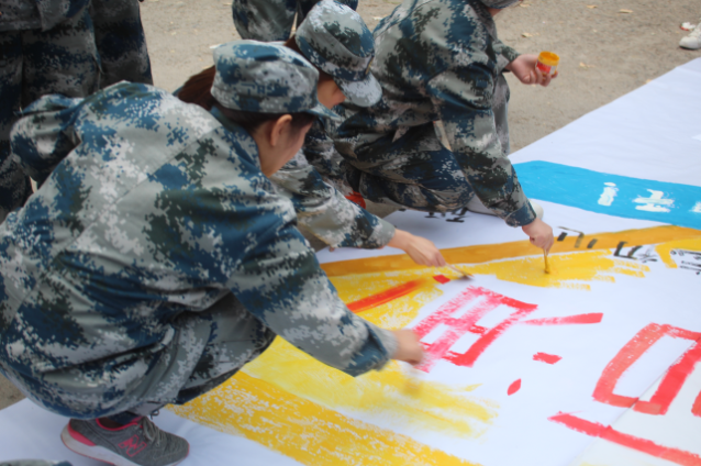 組織開展戶外拓展訓(xùn)練活動(dòng) 組織開展戶外拓展訓(xùn)練活動(dòng)