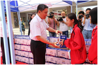“健康中原，牛奶伴您行——花花牛乳業(yè)集團2018中國小康牛奶行動” 公益助學啟動儀式隆重舉行