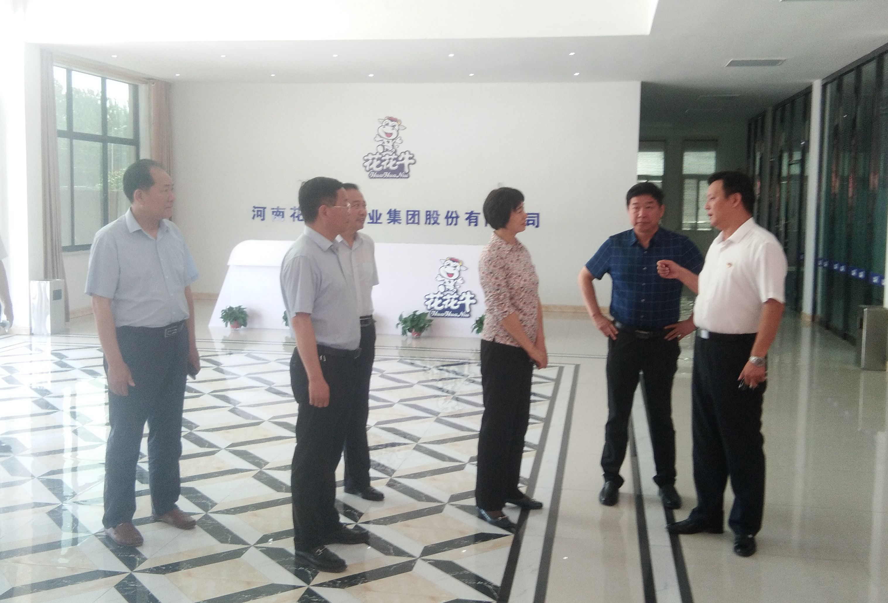 駐馬店市委常委、統(tǒng)戰(zhàn)部長姚新文 蒞臨花花牛乳業(yè)集團總部調(diào)研