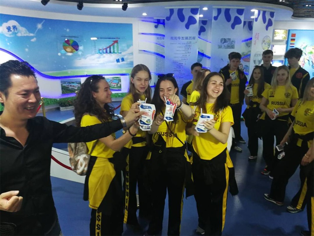 YDC河南中心全國第二屆“藍(lán)月獎”暨“花花牛杯” 第七屆中俄舞蹈對抗賽五一勞動節(jié)開賽 YDC河南中心全國第二屆“藍(lán)月獎”暨“花花牛杯” 第七屆中俄舞蹈對抗賽五一勞動節(jié)開賽