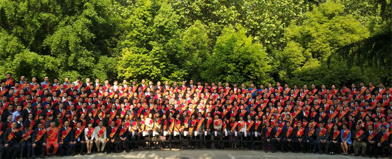 河南花花牛乳業(yè)集團(tuán)股份有限公司阮曉琦、王曉龍榮獲“鄭州市勞動模范”榮譽(yù)稱號