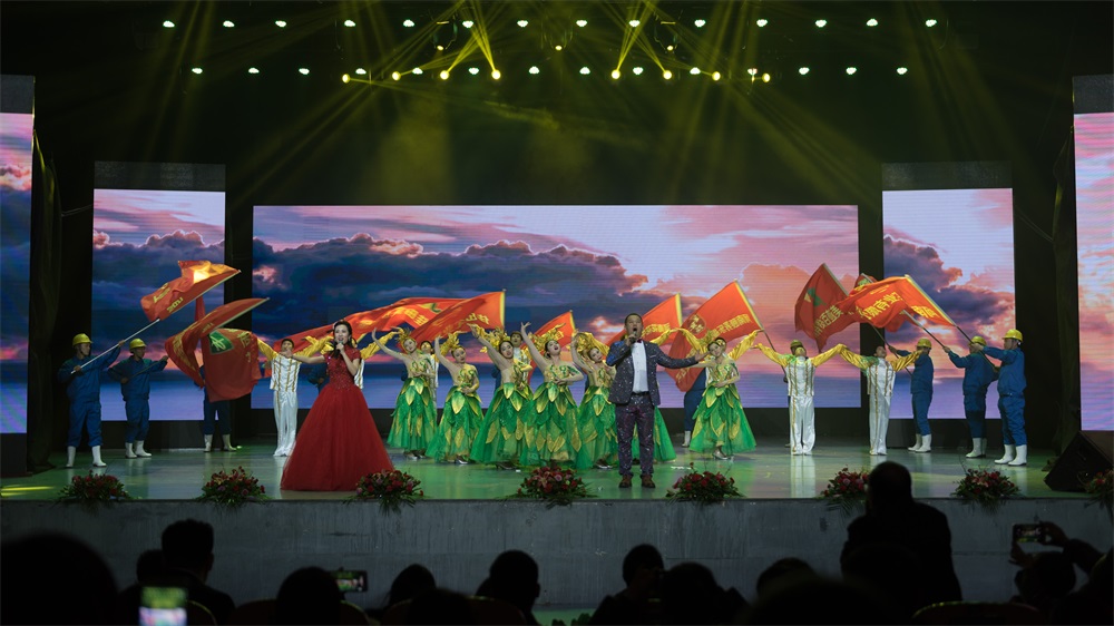 “不忘初心、聚力前行” 花花牛集團(tuán)2018迎新春聯(lián)歡會(huì)隆重舉行