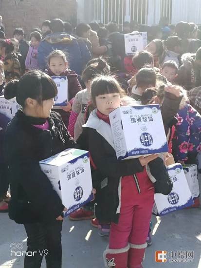 花花牛暖冬公益行走進(jìn)汝州活動(dòng)啟動(dòng)