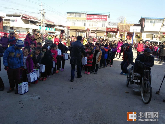 花花牛暖冬公益行走進(jìn)汝州活動(dòng)啟動(dòng)