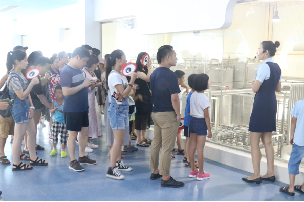 走進(jìn)花花牛見證最真實的透明品質(zhì)