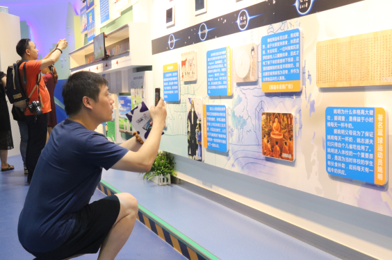 走進(jìn)花花牛見證最真實的透明品質(zhì) 走進(jìn)花花牛見證最真實的透明品質(zhì)