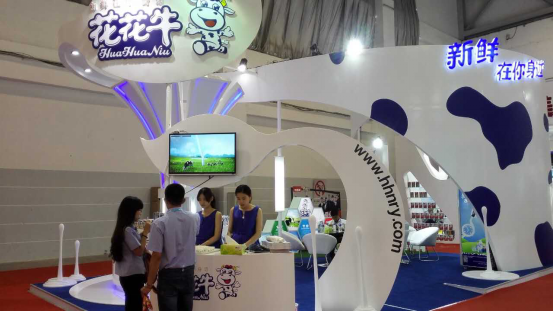 花花牛牛氣沖天！農(nóng)業(yè)部長品嘗“領暢”點贊，又獲國際奶業(yè)平臺青睞