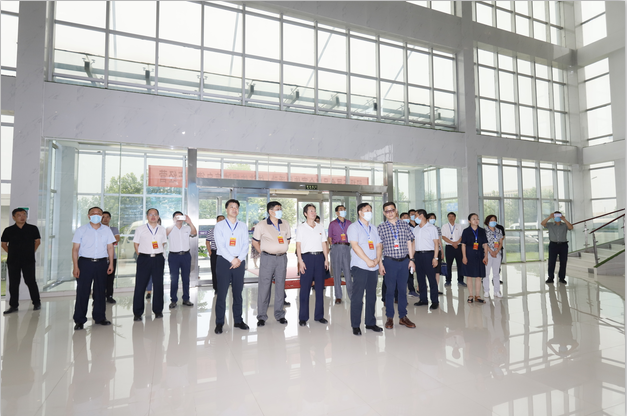 快訊|鄭州市人大代表蒞臨河南花花牛乳業(yè)集團(tuán)參觀調(diào)研 快訊|鄭州市人大代表蒞臨河南花花牛乳業(yè)集團(tuán)參觀調(diào)研