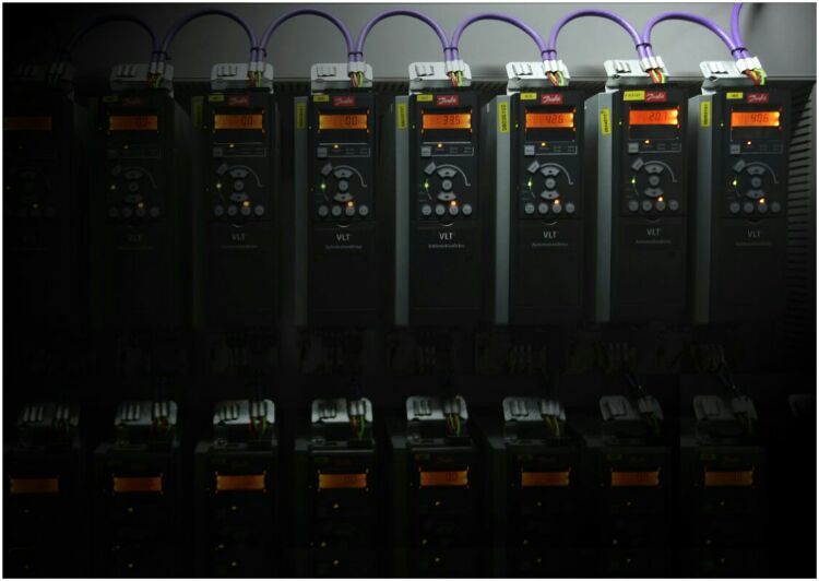 走進(jìn)工廠(chǎng)