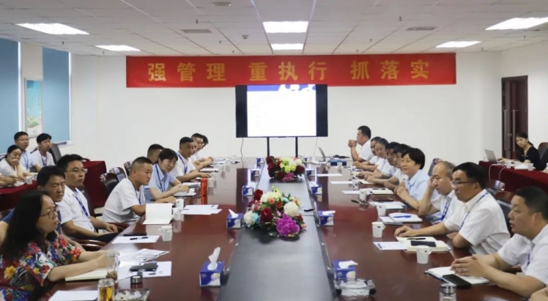 勇?lián)姑な卣齽?chuàng)新｜花花牛乳業(yè)集團(tuán)召開營(yíng)銷、養(yǎng)殖及飼料月度經(jīng)營(yíng)工作會(huì)議