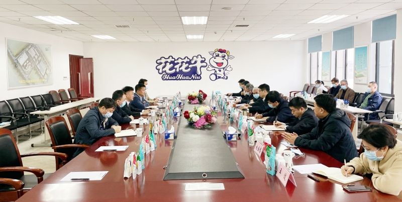 河南省委常委、副省長(zhǎng)費(fèi)東斌蒞臨 花花牛乳業(yè)集團(tuán)調(diào)研