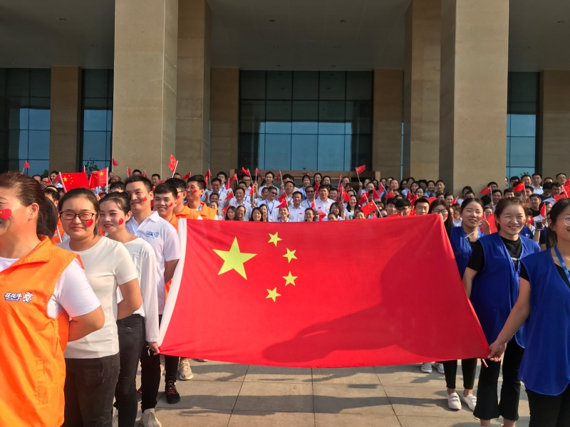 花花牛 唱紅歌 祝福我的國(guó)?。?！