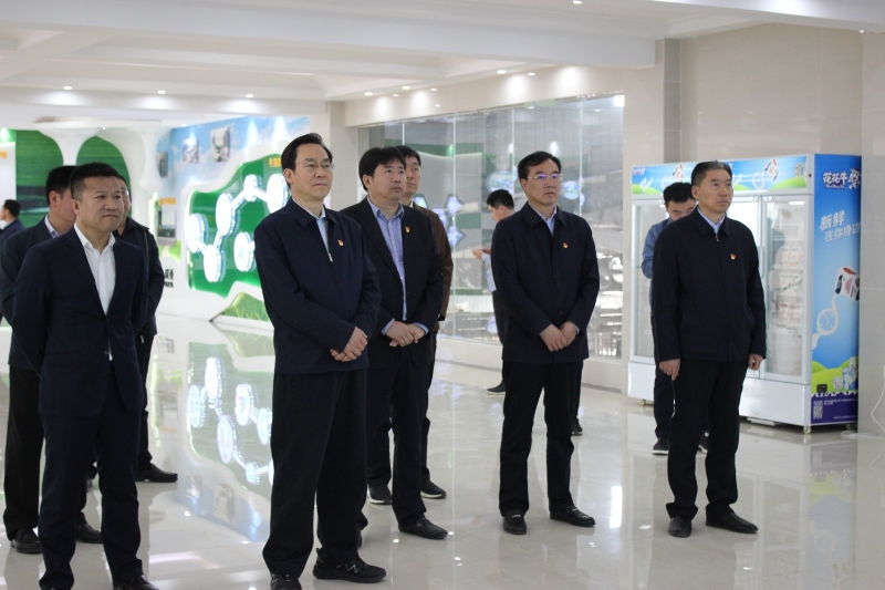 河南省委常委、組織部部長(zhǎng)孔昌生 蒞臨河南花花牛集團(tuán)魯山瑞亞牧業(yè)有限公司調(diào)研